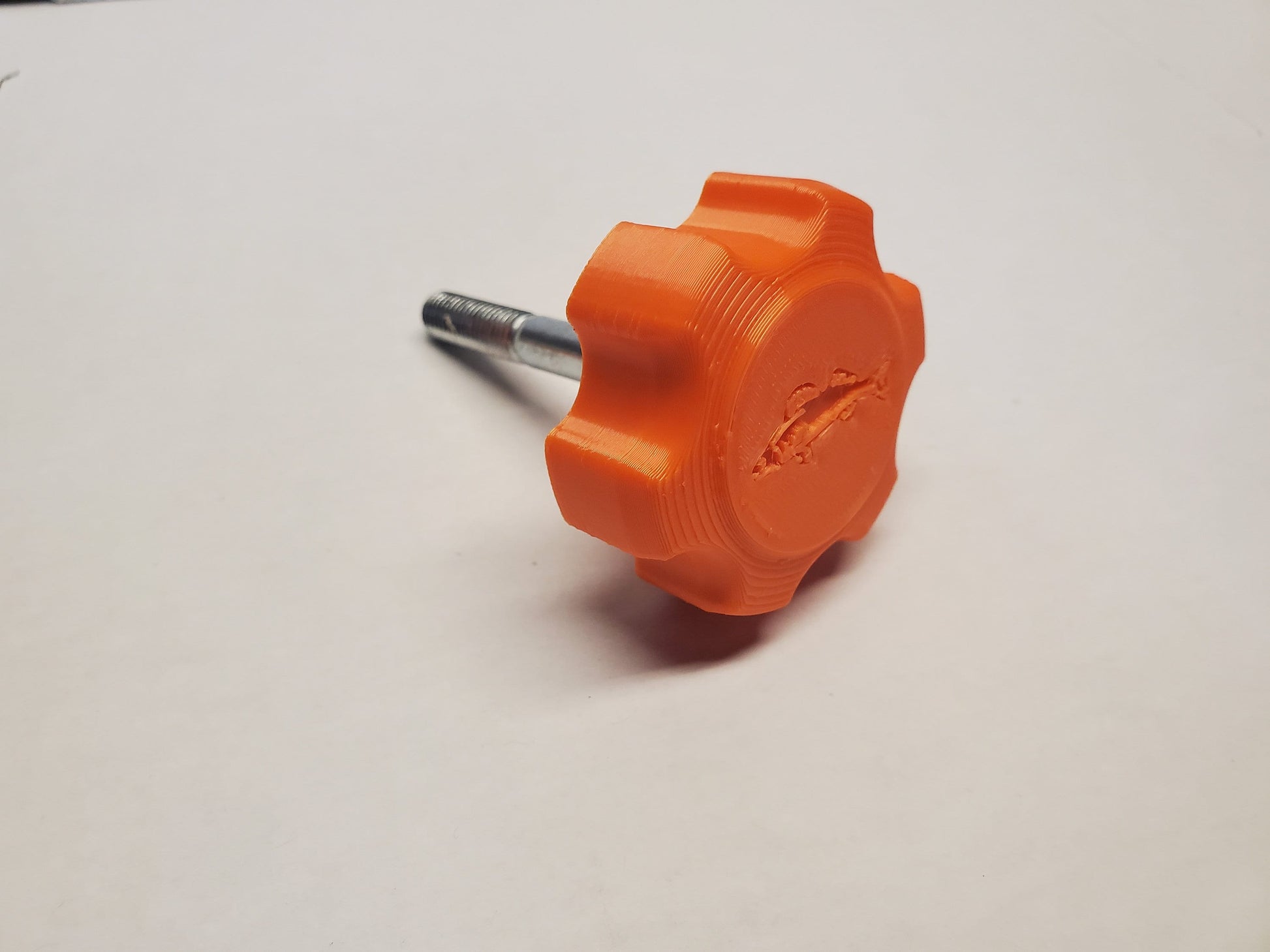 photo of the top of an orange knob