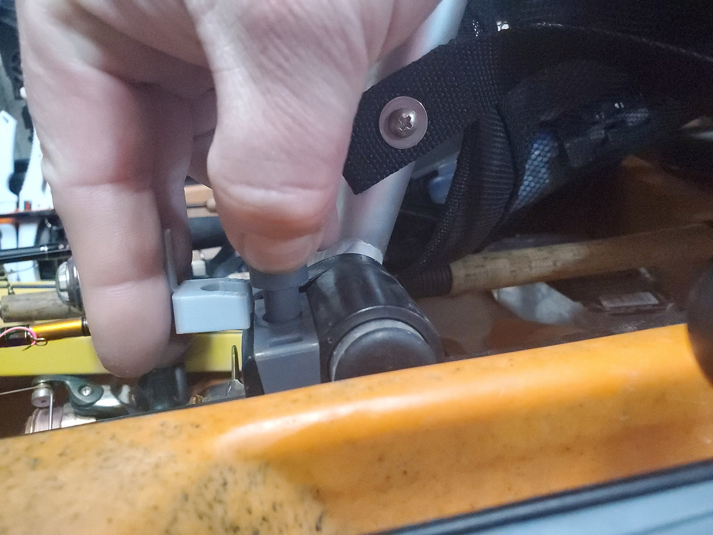 photo showing how to install the seat plunger clip one handed